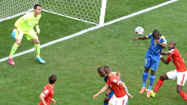 د اېکواډور لوبغاړي اینر ولنسیا په ۲۲مه دقیقه کې ګول وکړ او خپله لوبډله یې مخته کړه.