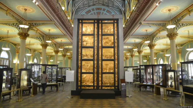 मुंबई के भाऊ दाजी लाड म्यूज़ियम में बाइबिल की कहानियों पर आधारित कलाकृतियां