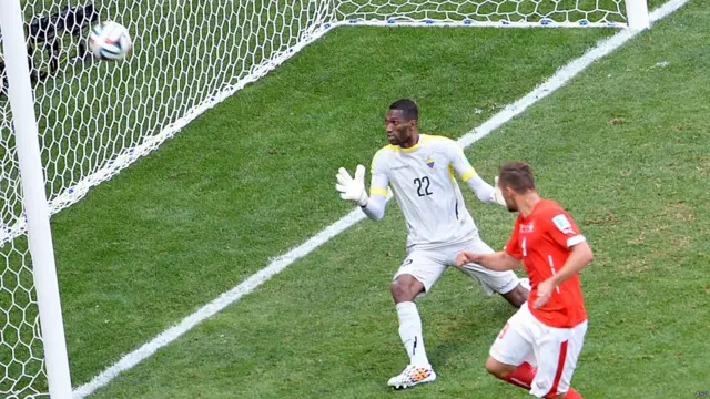 دا د سویس لوبغاړي هیرېس دویم ګول و چې د لوبې په وروستیو شیبو کې یې وکړ او خپله لوبډله یې بریالۍ کړه.