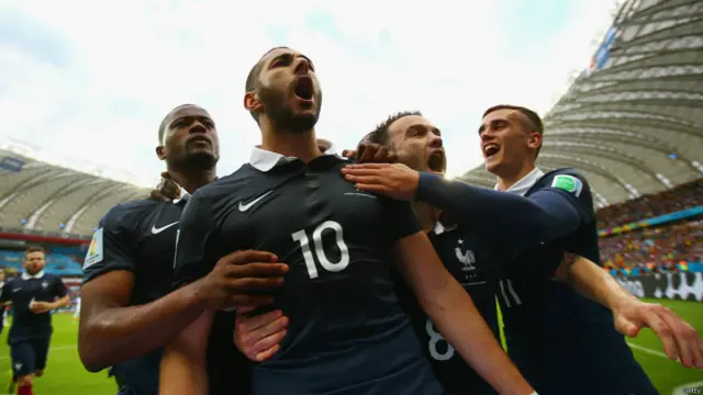 کریما بنزیما کا پنلٹی کک پر گول کر کے فرانس کو برتری دلائی۔