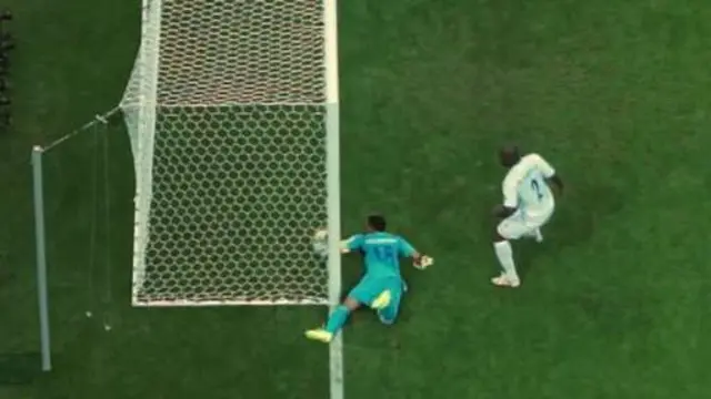 Lần đầu tiên công nghệ xác định bàn thắng được dùng ở World Cup.