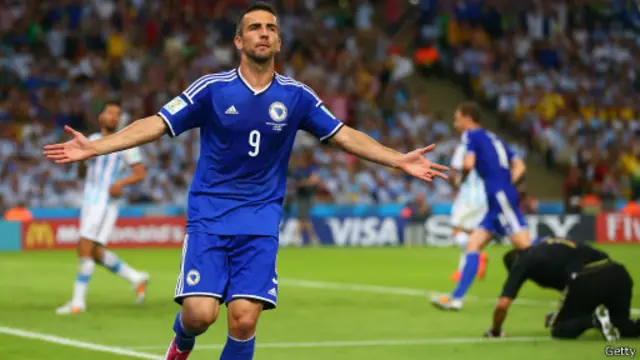 میچ کے اختتامی منٹ میں بوسنیا نے ایک گول کر کے ورلڈ کپ میں اپنا پہلا گول کر لیا