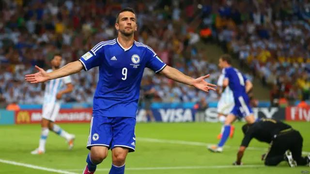 بوسنیا ہرزوگوینا نے میچ کے اختتام سے چھ منٹ پہلے پہلا گول کیا۔