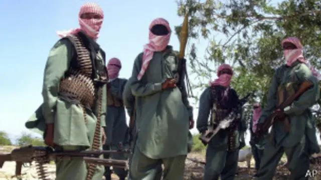 يفرض الشباب قوانين مشددة في المناطق لالتي يسيطرون عليها