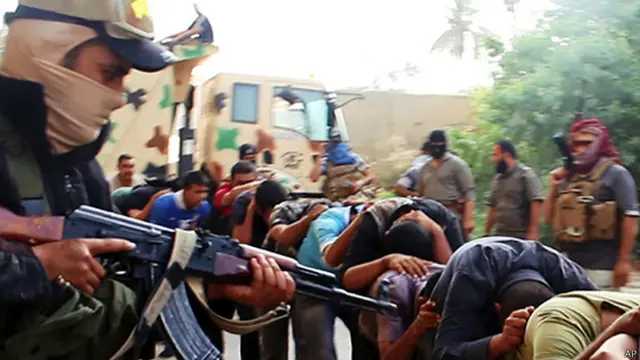 Những binh sỹ Iraq này được cho là đã bị hành quyết tập thể