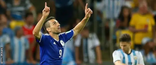 波黑的伊比舍维奇进球后庆祝(15/6/2014)