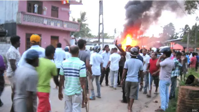 अलुथ्गामा में फैली हिंसा