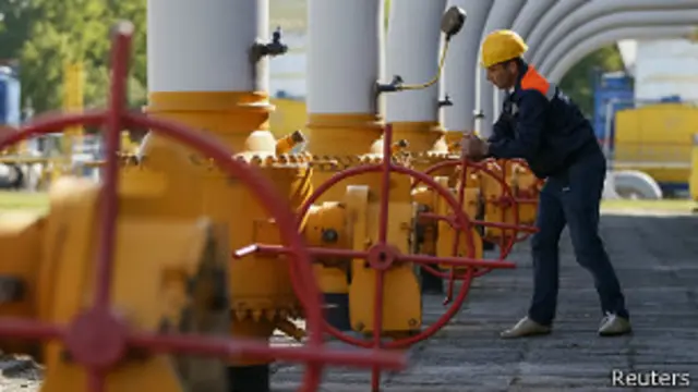 Trabajador de Gazprom operado equipo