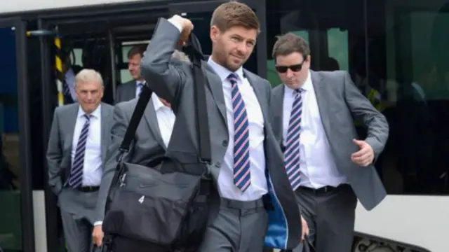 英格兰队穿玛莎灰色官方西服出征世界杯