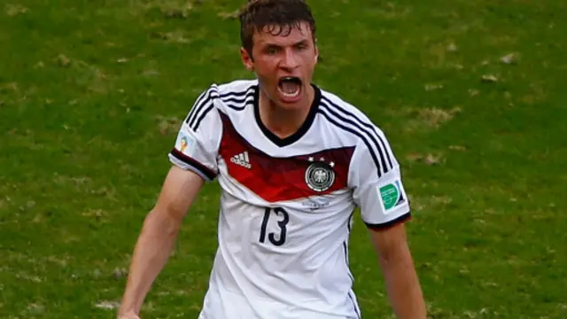 Muller trở thành cầu thủ đầu tiên lập hat-trick tại World Cup 2014