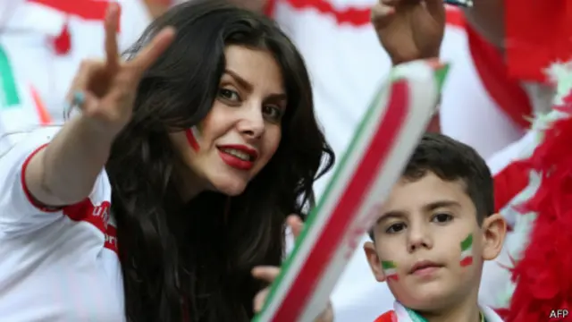 Dẫu đội nhà có những khó khăn, các cổ động viên Iran vẫn sẵn sàng chờ trận ra quân