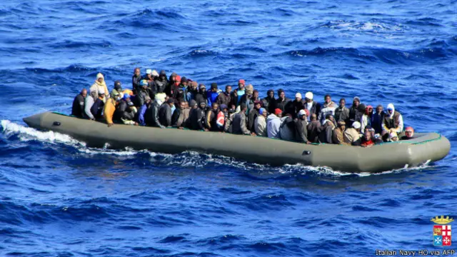 Судно с мигрантами