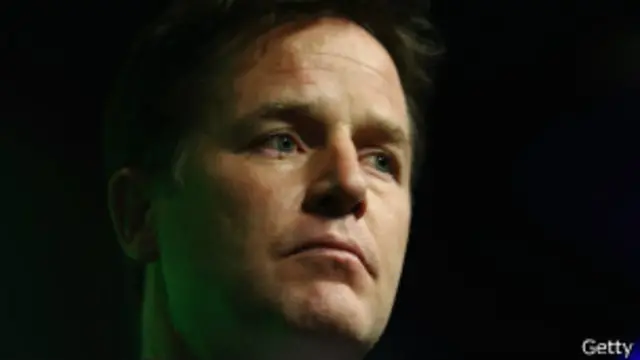 左派报纸《卫报》报道了克莱格昨晚的这番评论，并在社论版中谈及英国该在多大程度上做出原则妥协