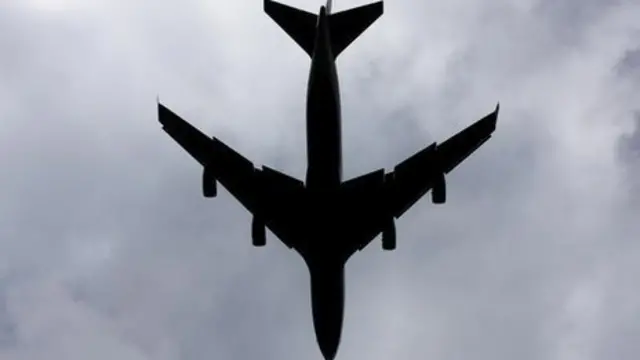 英国通胀率下降背后有许多因素,其中包括廉价机票