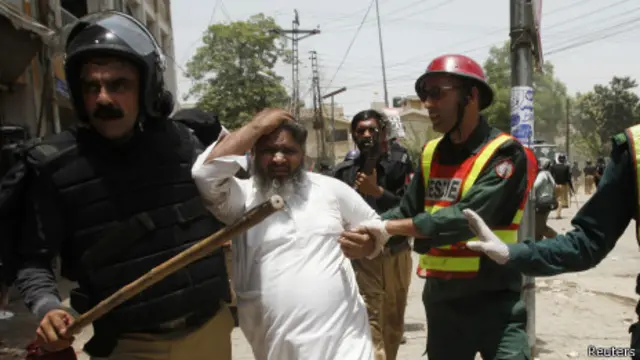 Policía arresta a manifestante