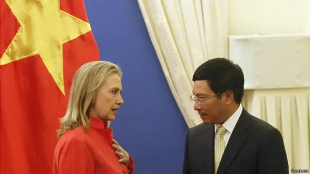 Bà Clinton có vẻ ủng hộ quan điểm của Việt Nam rằng cần ngăn chặn sự hung hăng của Trung Quốc 