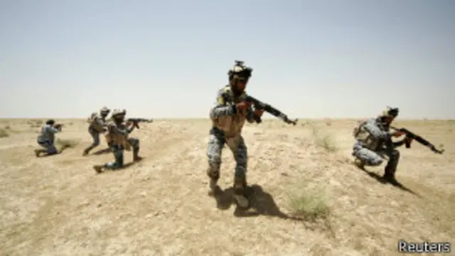 အန်ဘာဒေသကို ပြန်ထိန်းချုပ်ဖို့ ကြိုးစားနေဆဲ အီရတ် တပ်ဖွဲ့ဝင်အချို့။