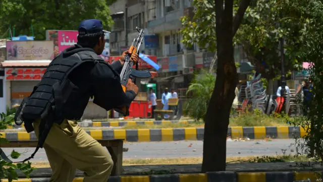 وزیراعلیٰ پنجاب نے کہا کہ ’عوامی تحریک کے کارکنوں کی ہلاکت پر افسوس ہے۔ میں طاہر القادری سے کارکنان کی ہلاکتوں پر افسوس کرتا ہوں۔‘ 