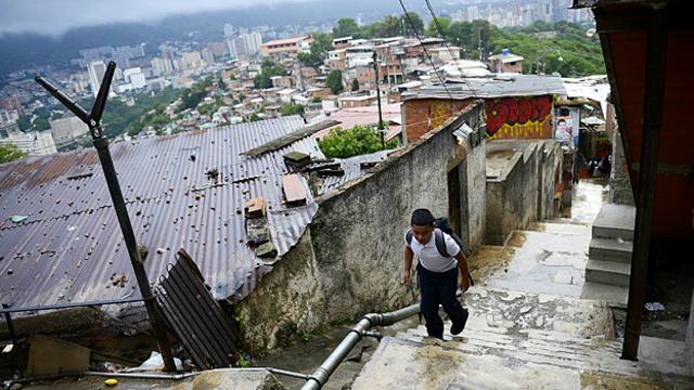 A pesar de la disminución de la pobreza, la desigualdad sigue siendo una montaña imposible de superar para millones de latinoamericanos.  