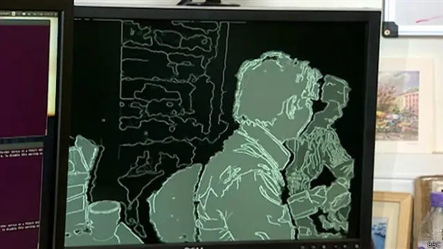 یہ چشمے اپنے نزدیک موجود لوگوں اور چیزوں کی تصویر کا سائز بڑھا دیتے ہیں