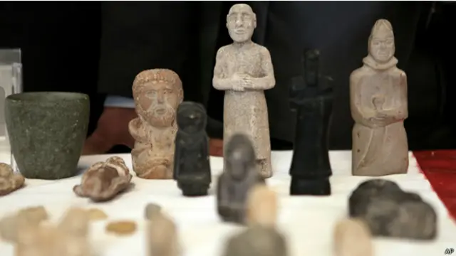 قطع اثرية اعادتها الى العراق الحكومات الامريكية والالمانية والاسترالية والكويتية واللبنانية والمغربية. اعادت هذه الحكومات 166 قطعة كانت قد نهبت بعيد الغزو الامريكي عام 2003.