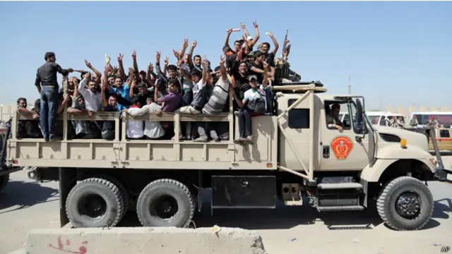 متطوعون عراقيون للقتال ضد مسلحي داعش