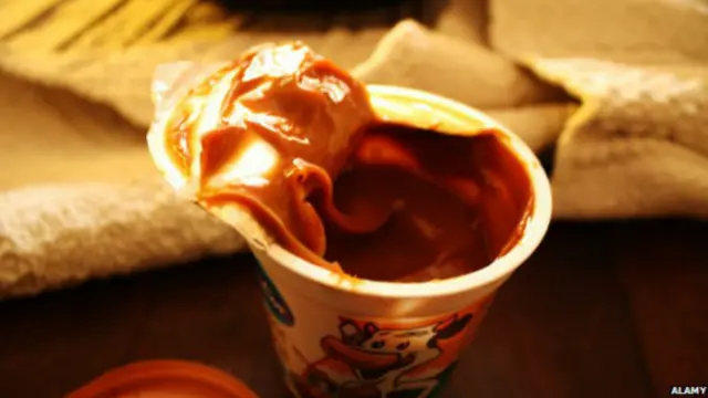 焦糖醬通常是塗麵包，薄餅和餅幹，也可以澆在水果和冰淇淋上。