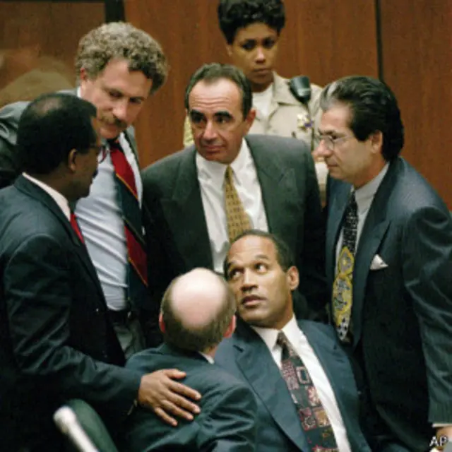 OJ Simpsom junto a su equipo legal