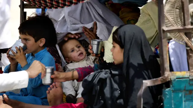 شمالی ویزرستان سے بے گھر ہونے والے افراد کے لیے پناہ گزین کیمپ قائم کرنے اور ان کو خوراک اور طبی سہولیات فراہم کرنے کے لیے حکومت کو بھاری مالی وسائل درکار ہیں۔