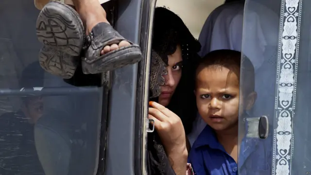 ځايي خلک وايي ډېری کسان د بنو، کرک، ډېره اسمعيل خان، کوهاټ، هنګو او نورو ولسواليو په لوري روان دي.