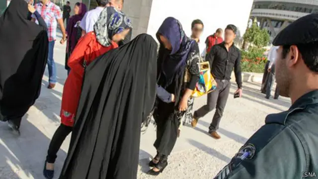 گشت ارشاد در چند سال گذشته بخشی از وظیفه امر به معروف در زمینه پوشش را به عهده داشته