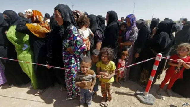 نزح مئات الآلاف من الموصل عقب سيطرة داعش عليها