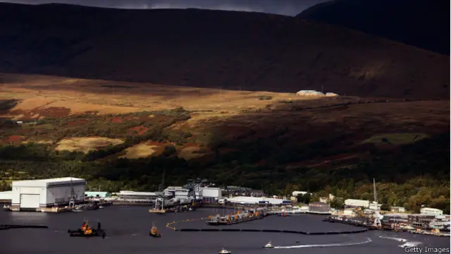 База атомных подводных лодок Трайдент в заливе Клайд