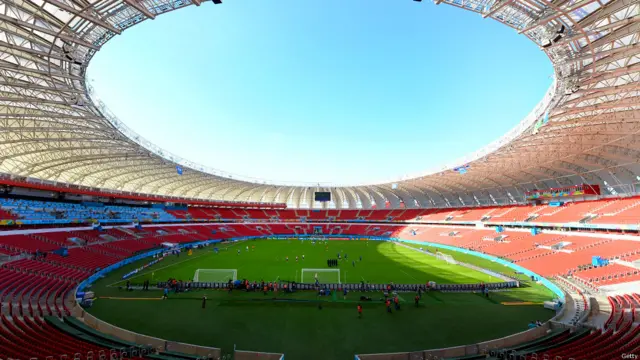 ہالینڈ اور آسٹریلیا کا میچ پورٹ الیگرے کے بیرا۔ریو سٹیڈیم میں کھیلا گیا جہاں تماشائیوں کے بیٹھنے کی گنجائش 51 ہزار ہے۔