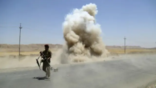 د سپینې ماڼۍ ویناپاڼه وايي، دواړو په تیلیفوني خبرو کې د داعش د پرمختګ د مخې ډب کولو په تړاو هم خبرې کړې.