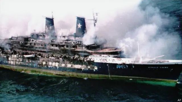 В течение двух суток палестинские боевики держали в заложниках итальянский круизный лайнер "Акилле Лауро" и всех находившихся на борту