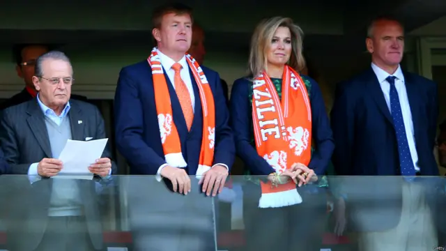 ہالینڈ کی ٹیم کا حوصلہ بڑھانے کے ان کے بادشاہ ولیم الیگزینڈر اور ملکہ میکسم بھی سٹیڈیم میں موجود تھے۔