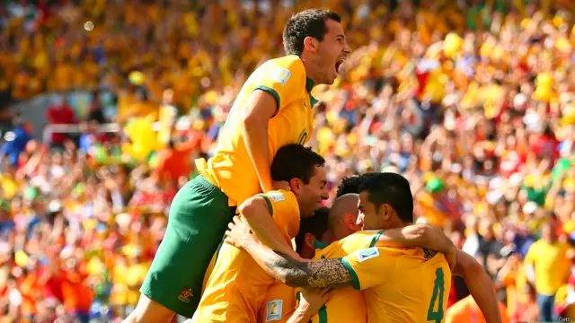 آسٹریلیا نے ہالینڈ کی برتری ختم کرنے میں صرف 69 سیکنڈ لیے اور ٹم کے ہل نے خوبصورت کک لگا کر 20ویں منٹ میں ہی میچ برابر کر دیا۔