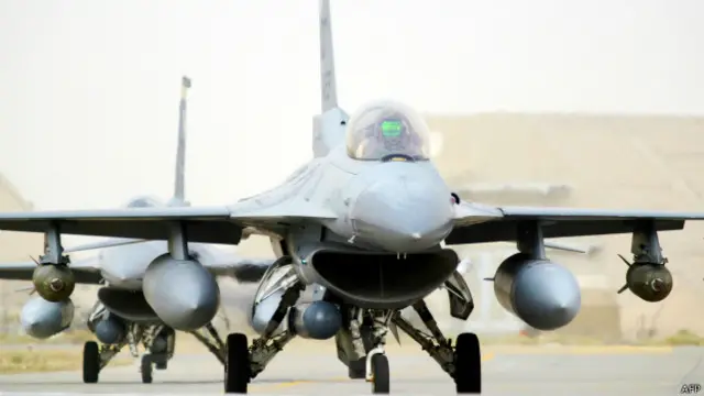 عراق پر امریکہ نے ایک عرصے تک فضائی پابندیاں عائد کیے رکھی ہیں