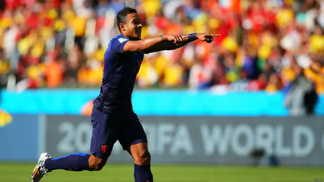 آسٹریلوی کیپر میٹ رائن کی غلطی نے ہالینڈ کو 68ویں منٹ میں میچ میں دوسری مرتبہ برتری دلوا دی جو آخر تک قائم رہی۔ رائن متبادل ڈچ کھلاڑی میمفس ڈی پے کی تیس گز سے لگائی شاٹ روکنے میں ناکام رہے اورگیند آسٹریلوی گول میں چلی گئی۔