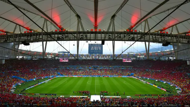 سپین اور چلی کا میچ ریو ڈی جنیرو کے ماراکانا سٹیڈیم میں کھیلا گیا جہاں تقریباً 77 ہزار تماشائیوں کے بیٹھنے کی گنجائش ہے۔