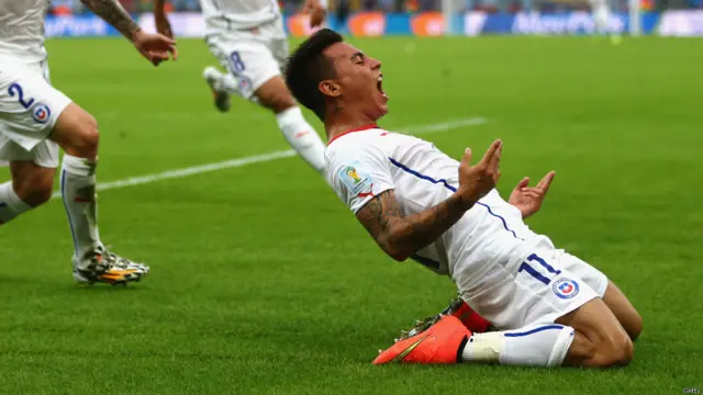 میچ کے 19ویں منٹ میں ایڈوارڈو وارگوس نے چارلس اورنگوئز کے پاس پرگول کر کے چلّی کو برتری دلوا دی۔