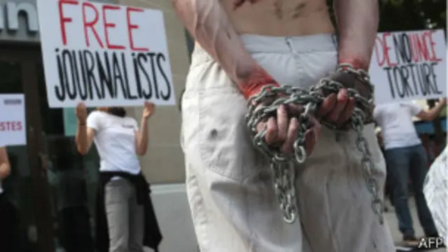 گزارشگران بدون مرز در ژوئیه ۲۰۱۲ این تظاهرات را در پاریس در مخالفت با محدودیتهای رسانهای ایران برگزار کردند