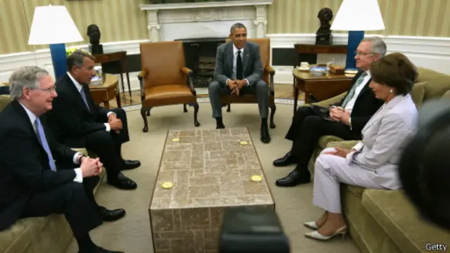 وړاندې امریکايي ولسمشر بارک اوباما عراق ته د پوځيانو استول رد کړي وو، خو ویلي یې وو، چې دا کار وخت ته اړتیا لري.