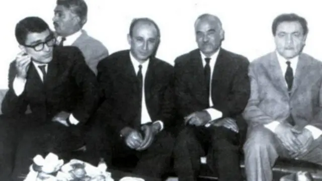 عقدکنان تختی و شهلا توکلی از راست آقای توکلی پدر عروس، مهندس کاظم حسیبی عضو شورای مرکزی جبهه ملی، آقای جیره بندی و مسعود بهنود 