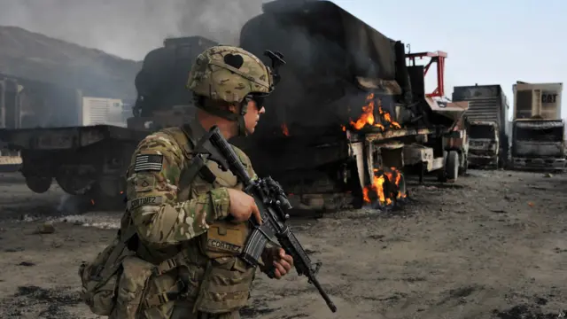 پولیس ذرائع کا کہنا ہے کہ حملے میں 37 گاڑیاں تباہ ہو گئی ہیں۔