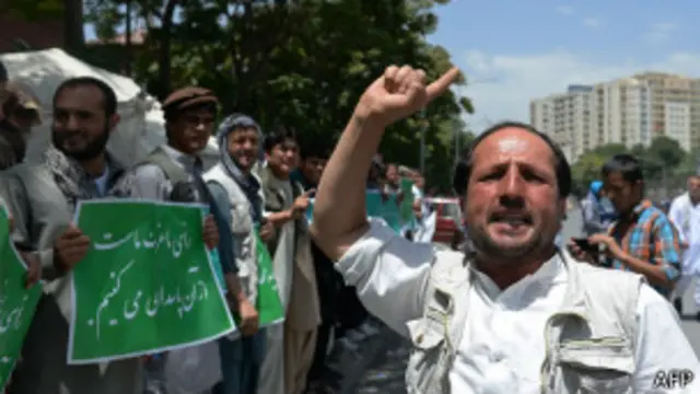 د اصلاحاتو او همپالنې ډلې مشران او پلويان د جمعې پر ورځ واټونو ته راوتلي وو