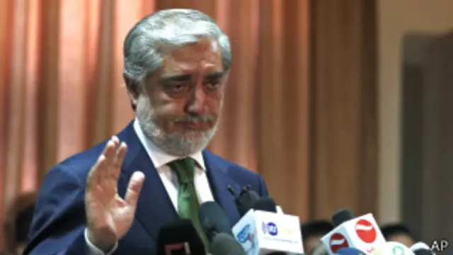 آقای عبدالله که در نشست خبری در کابل صحبت میکرد، مشخصا نگفت که آیا با کنارهگیری رئیس دبیرخانه کمیسیون به روند انتخابات بازخواهد گشت یا نه.