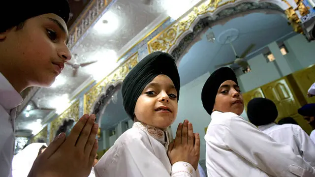 پشاور میں سکھوں کا گردوارہ جہاں بچوں امتحانات بھی ہوتے ہیں