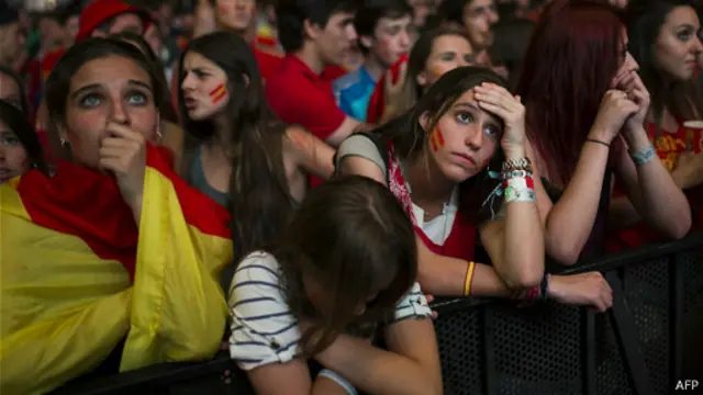 منتخب إسبانيا حقق تخت قيادة ديل بوسكي كأس العالم 2010 وكاس الأمم الأوروبية 2012